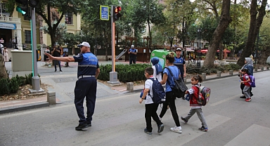 Okulların ilk gününde Büyükşehir Zabıtası görev başında olacak
