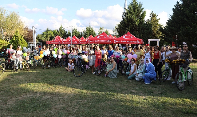 Süslü Kadınlar Bisiklet Turu, İzmit’te renkli görüntüler oluşturdu