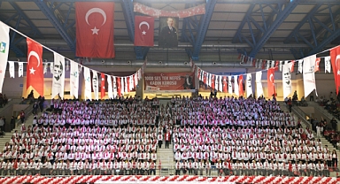 1000 Ses Tek Nefes oldu, İzmit’te 100’üncü yıl coşkusu zirveye ulaştı