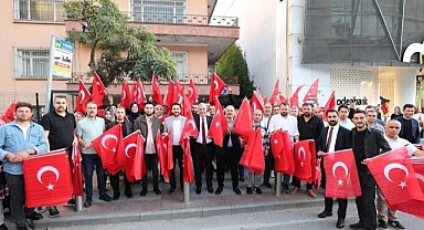 AK Gebze, 22 mahallede 10 bin bayrak dağıttı