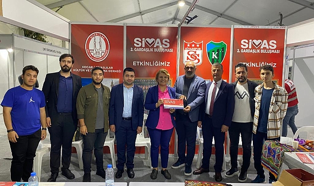 Başkan Hürriyet, Kitap Fuarını ziyaret etti