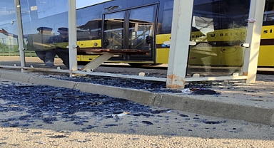 Bursa'da yolcu otobüsü durağa daldı, faciadan dönüldü
