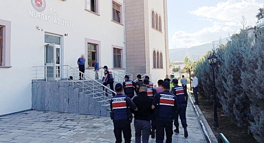 Çalıştıkları iş yerlerinde hırsızlık yapan 5 şüpheli yakalandı