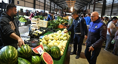 Çayırova zabıtası, pazarları denetliyor