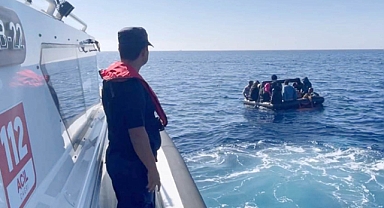 İzmir açıklarındaki 213 düzensiz göçmen karaya çıkarıldı