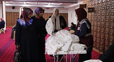 İzmit Belediyesi, umreye gidecek vatandaşları hediyelerle uğurladı
