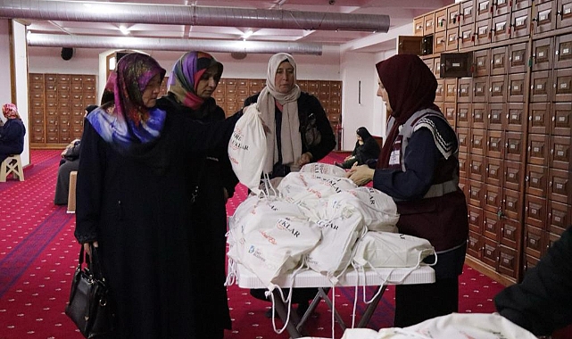 İzmit Belediyesi, umreye gidecek vatandaşları hediyelerle uğurladı