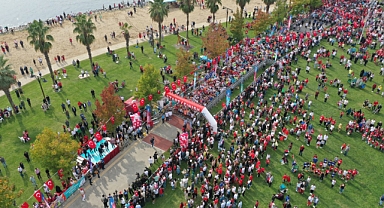Kocaeli 100. yılda 'Cumhuriyet' aşkına koştu