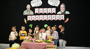 Minikler, çocuk kulüplerinde eğlenerek öğreniyor