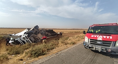 Nusaybin'de zeytinyağı yüklü TIR devrildi