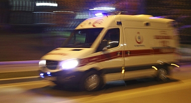 Otomobil ile kamyonet çarpıştı: 2 ölü, 3 yaralı