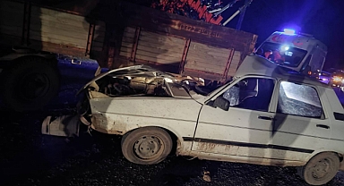 Otomobil traktöre arkadan çarptı: 1 ölü, 1 yaralı