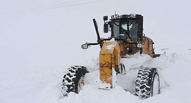 Ağrı ve Erzurum'da kar ve tipi nedeniyle 92 yerleşim yerinin yolu kapandı