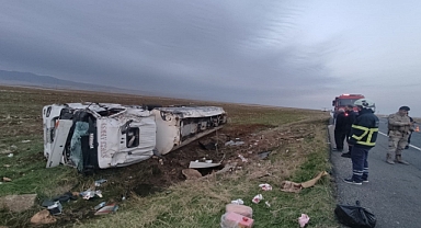 Akaryakıt yüklü tanker devrildi: 1 yaralı