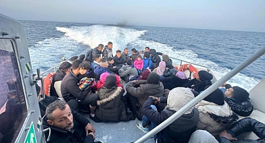 Balıkesir açıklarında 79 düzensiz göçmen yakalandı