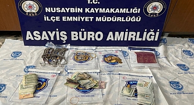 Çaldıkları ziynet eşyası ve parayı evin bahçesine gömdüler