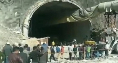 Hindistan'da inşaat halindeki tünel çöktü: 40 işçi mahsur kaldı
