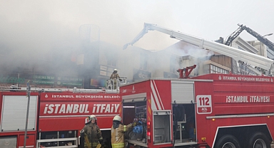 İstanbul'da 3 katlı binada yangın