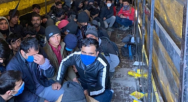 Kırklareli'nde 739 düzensiz göçmen ile 4 organizatör yakalandı