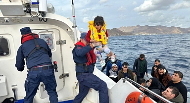 Muğla açıklarında 64 düzensiz göçmen karaya çıkarıldı