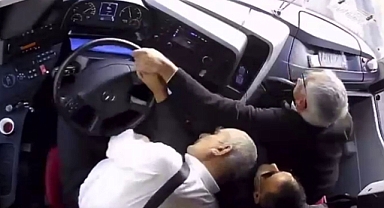 Otobüs şoförü direksiyon başında kalp krizi geçirdi, faciadan dönüldü