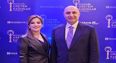 Özcan, Halkbank ödül törenine katıldı