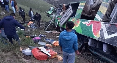 Peru'da otobüs uçurumdan düştü: 20 ölü