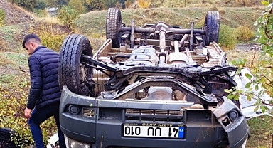 Yolcu minibüsü şarampole devrildi: 1'i ağır, 4 yaralı