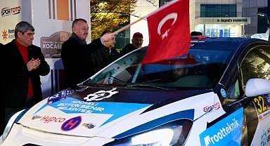 40. Kocaeli Rallisinin startını Başkan Büyükakın verdi