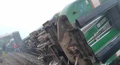 Bangladeş’te yolcu treni raydan çıktı: 1 ölü, 12 yaralı
