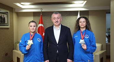 Başkan Büyükakın şampiyon kardeşlerle buluştu