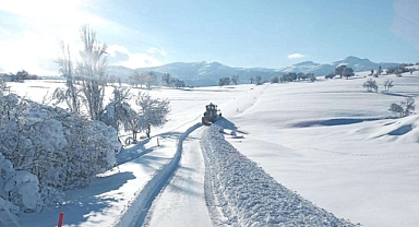 Erzurum'da kar nedeniyle 36 köy yolu ulaşıma kapalı