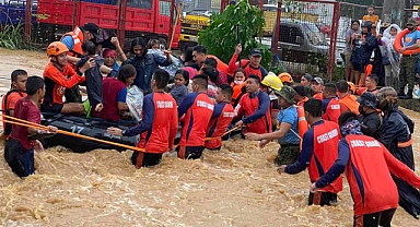 Filipinler'de Kabayan tropikal fırtınası etkili oluyor