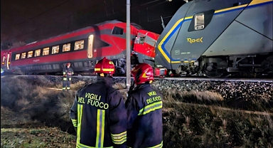 İtalya'da iki tren çarpıştı: 17 yaralı