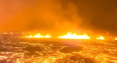 İzlanda'da yanardağ patlaması