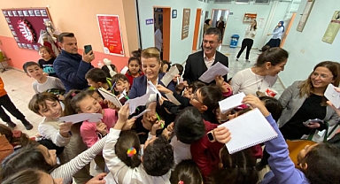 İzmitli öğrencilerden Başkan Hürriyet’e sevgi seli