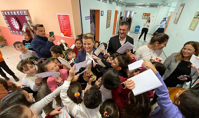 İzmitli öğrencilerden Başkan Hürriyet’e sevgi seli