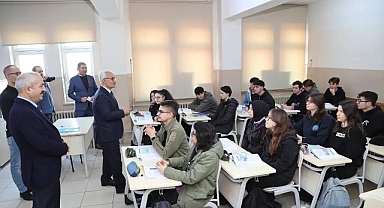 Kaymakam Özyiğit ve Başkan Büyükgöz Bayrak Töreninde