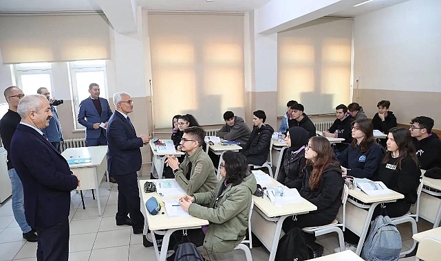 Kaymakam Özyiğit ve Başkan Büyükgöz Bayrak Töreninde