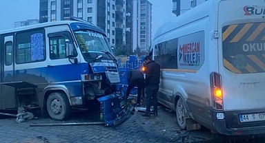 Malatya'da öğrenci servisi ile yolcu minibüsü çarpıştı: 6 yaralı