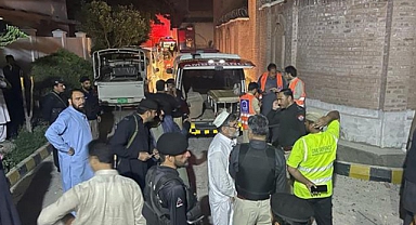 Pakistan'da polis karakoluna saldırı: 4 ölü, 28 yaralı