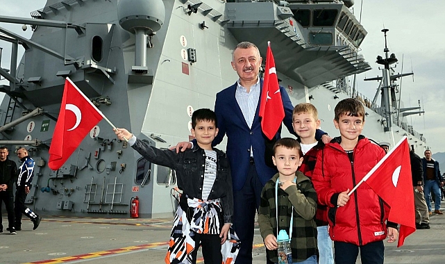 TCG Anadolu, Kocaeli'ye heyecan ve gurur verdi