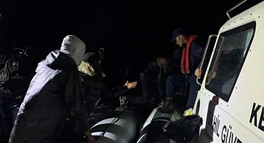 Yunanistan unsurlarınca geri itilen 73 düzensiz göçmen kurtarıldı