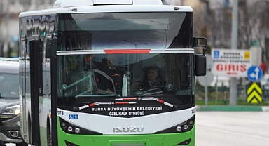 Babaannesinin otobüste unuttuğu torunu ailesine teslim edildi