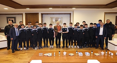 Başkan Çiftçi, şampiyon futbolcuları ağırladı