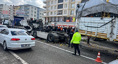 Batman'da iki tırın karıştığı trafik kazasında biri ağır iki kişi yaralandı