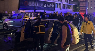 Batman'da otomobil pikaba arkadan çarptı: 3 ağır yaralı
