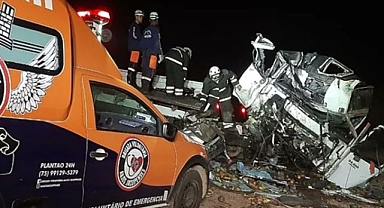 Brezilya'da otobüs kamyonla çarpıştı: 25 ölü