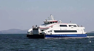 Çanakkale'de fırtına nedeniyle Gökçeada ve Bozcaada feribot seferleri iptal edildi