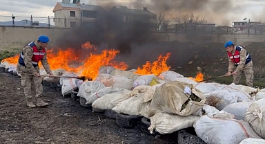 Diyarbakır'da ele geçirilen 24 ton uyuşturucu yakılarak imha edildi
